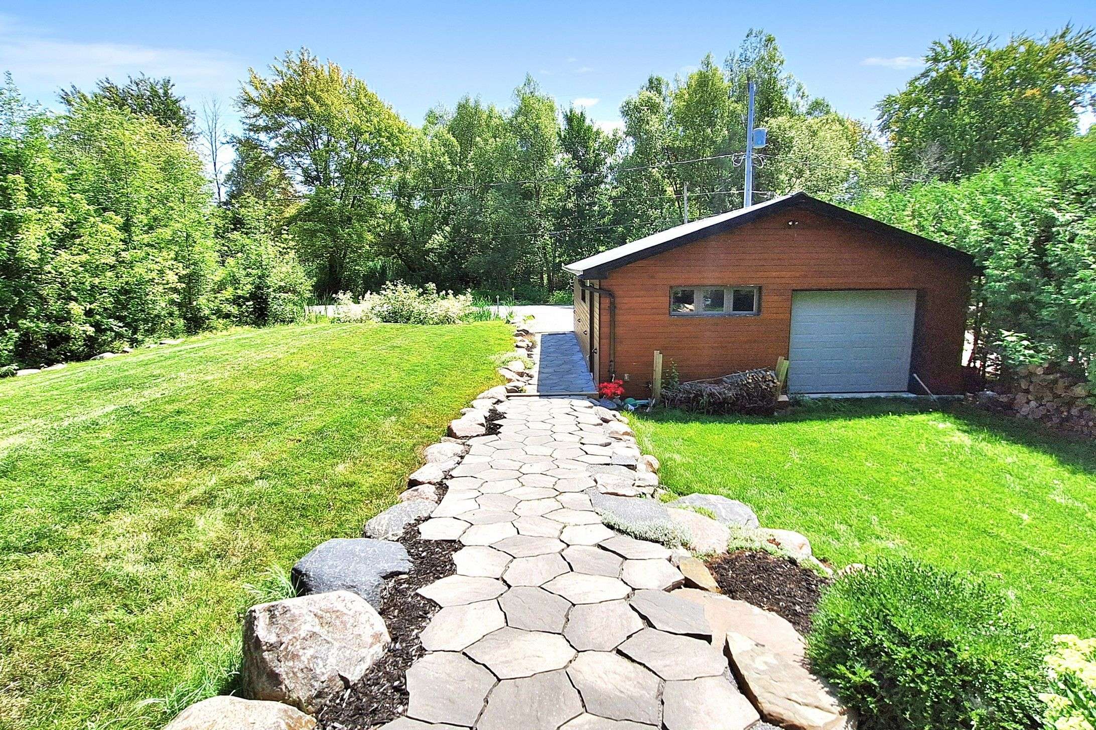 44 Irving DR, Georgina, ON L0E 1N0