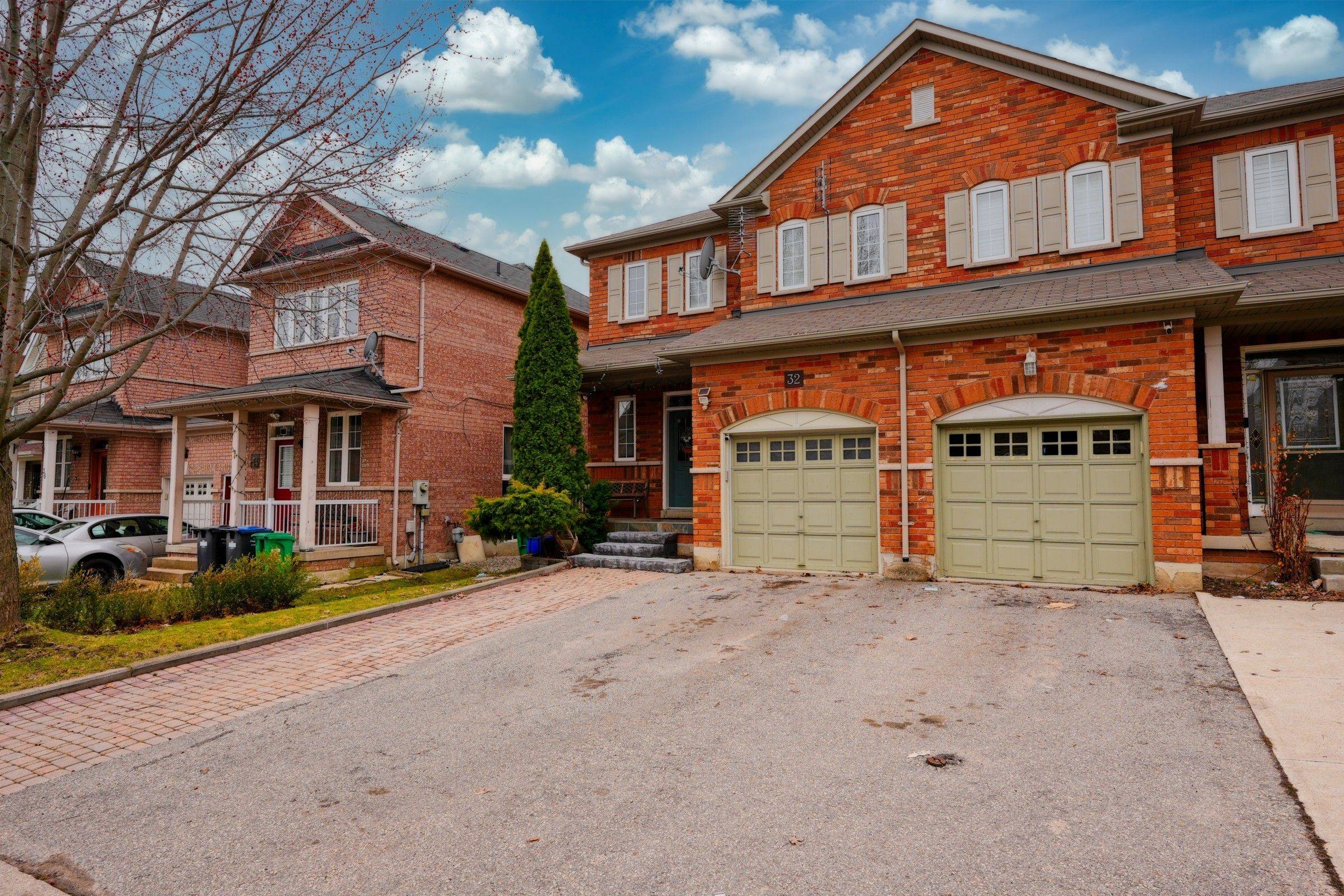 32 Ashdale RD, Brampton, ON L6Y 5M7