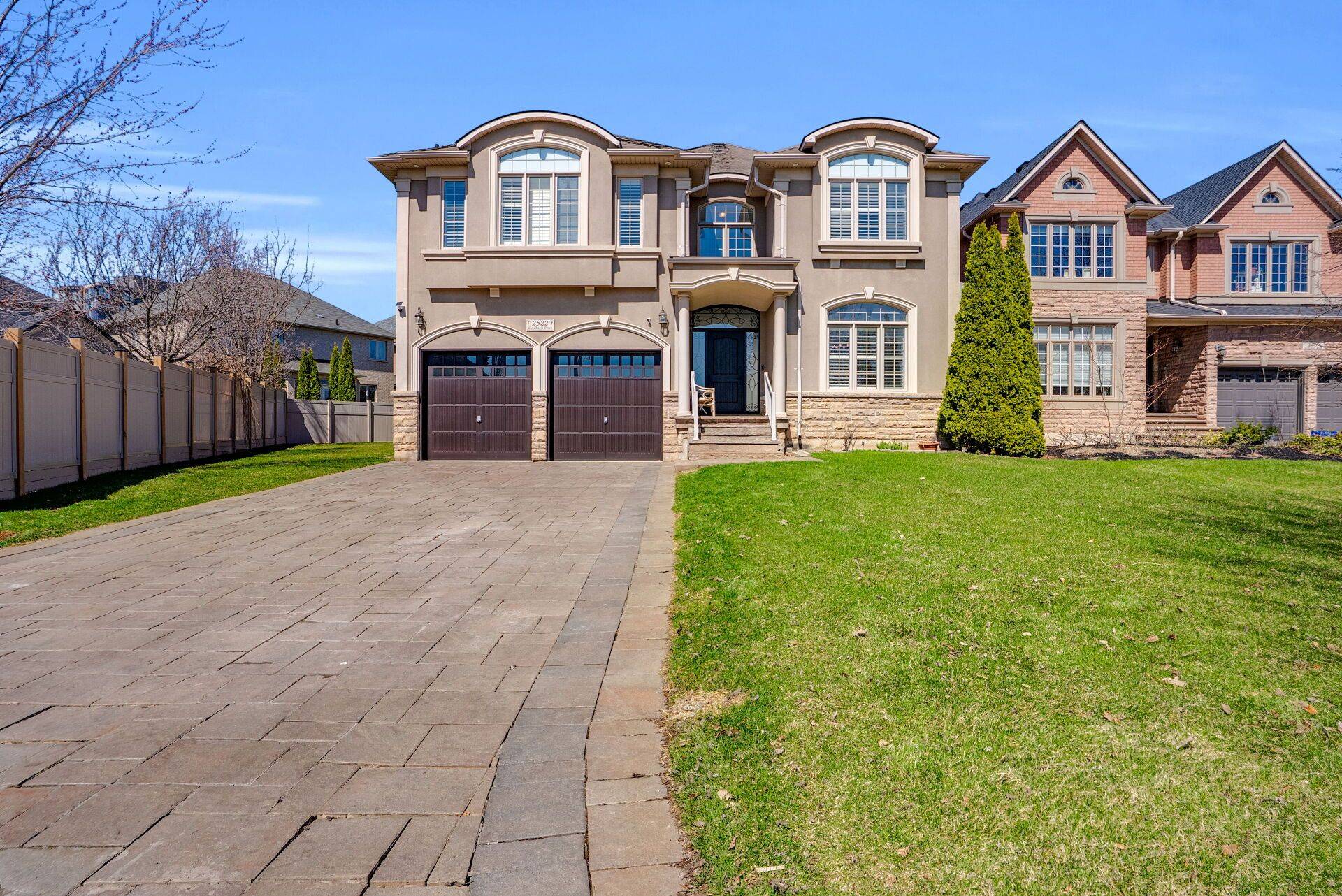 2522 Lyndhurst DR, Oakville, ON L6H 7W3