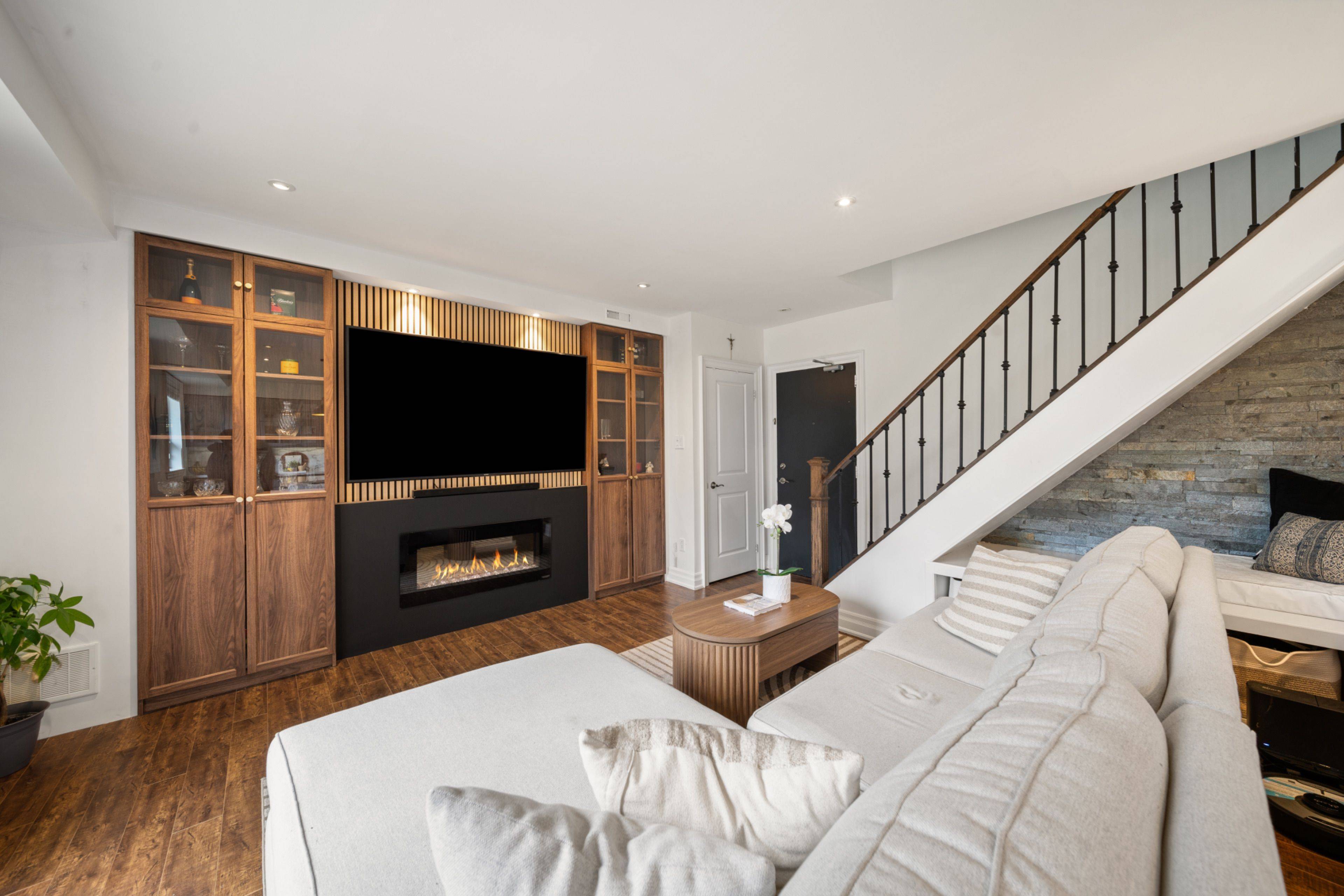 469 Claridge RD #4, Burlington, ON L7N 2S1