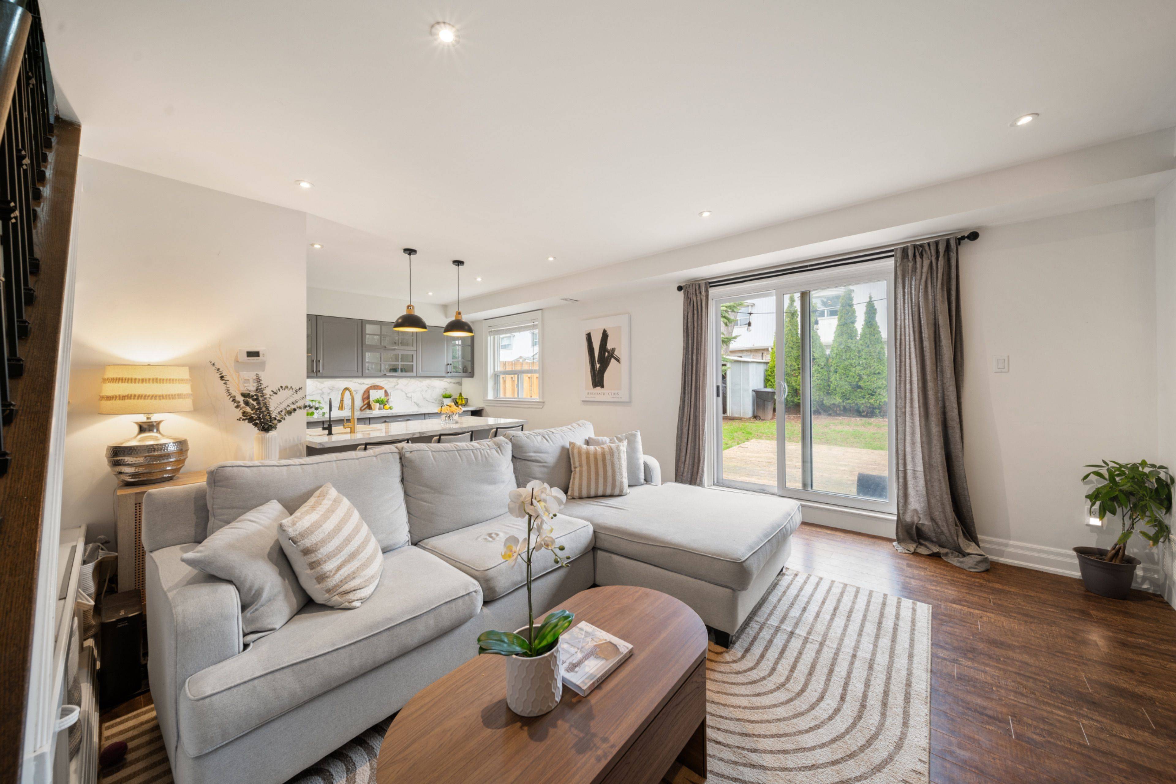 469 Claridge RD #4, Burlington, ON L7N 2S1