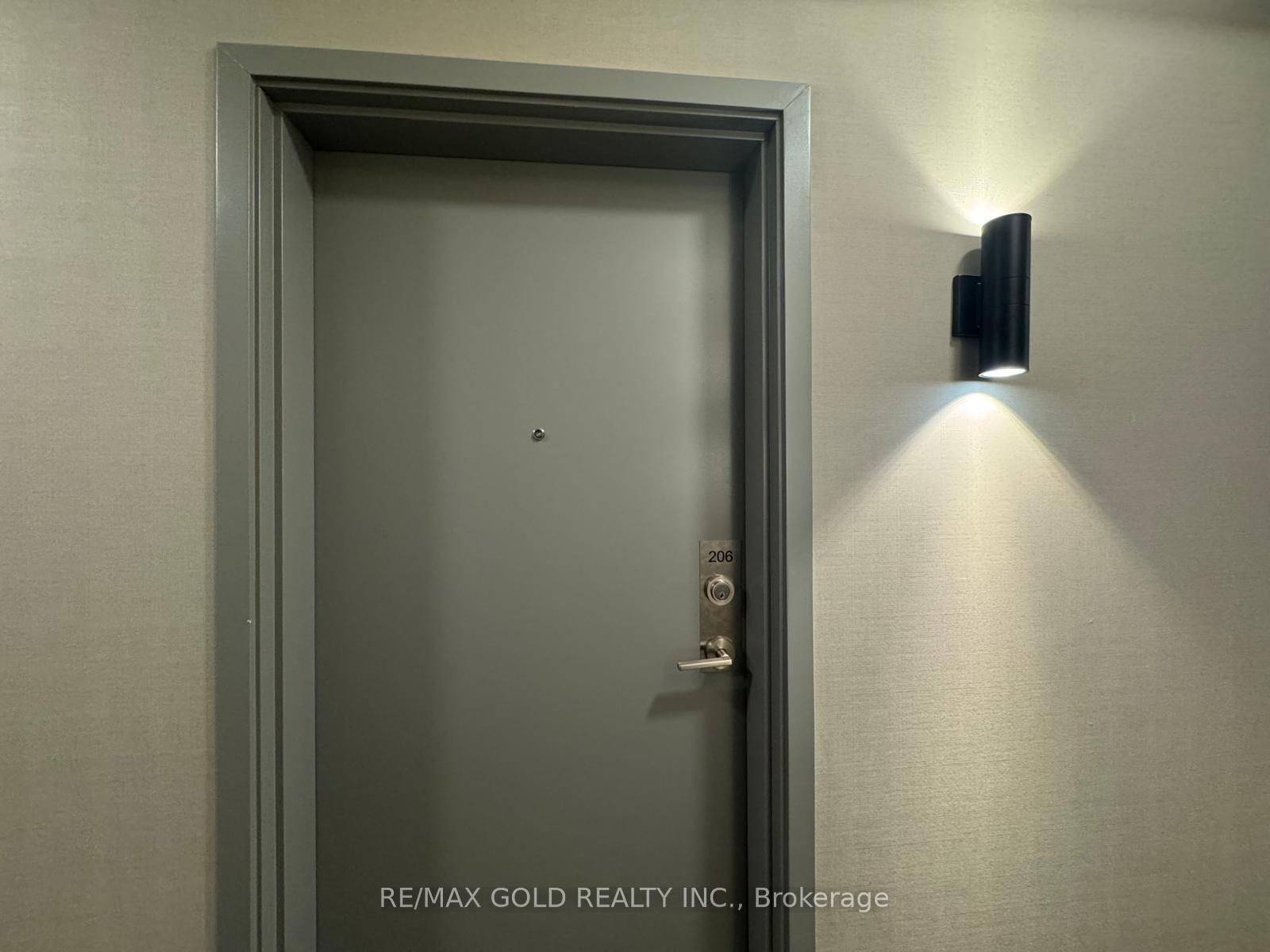 58 Sky Harbour DR #206, Brampton, ON L6Y 6J1