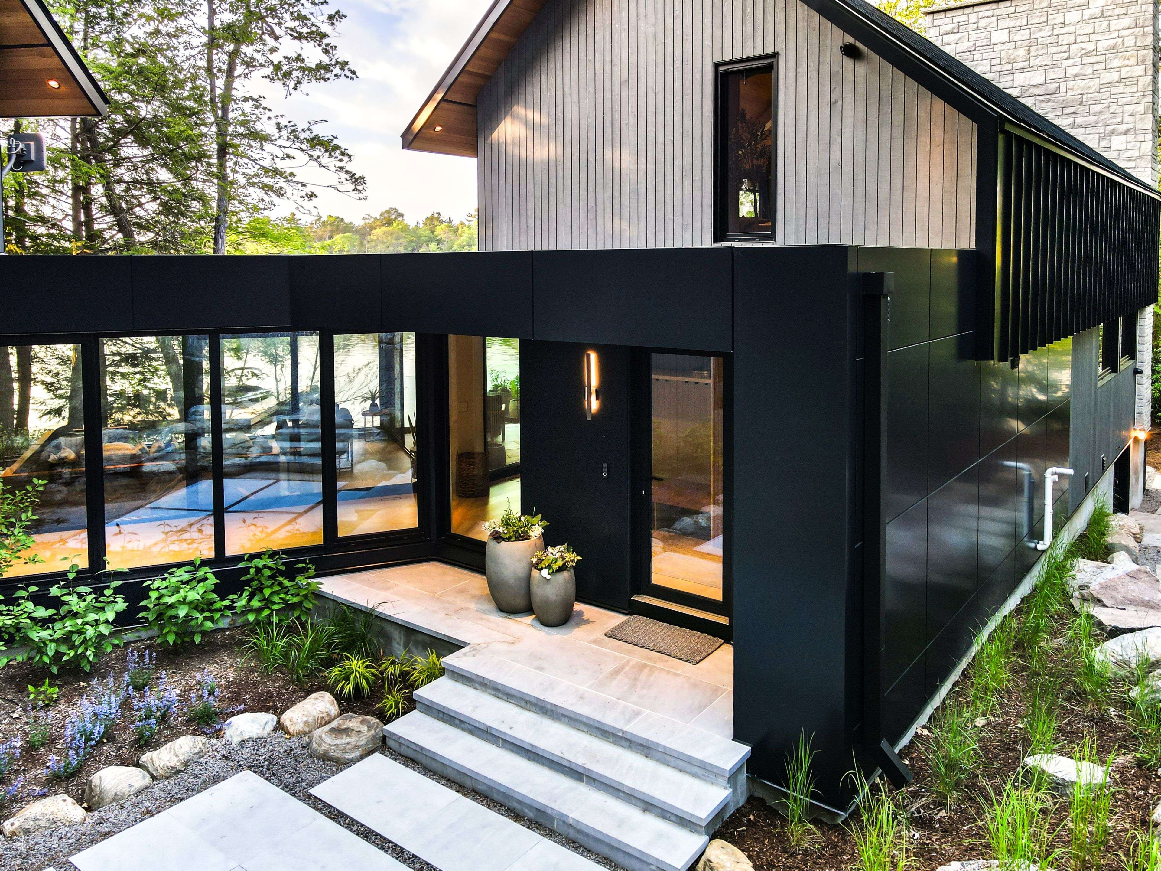 1083 Hurling Point RD, Muskoka Lakes, ON P0C 1A0