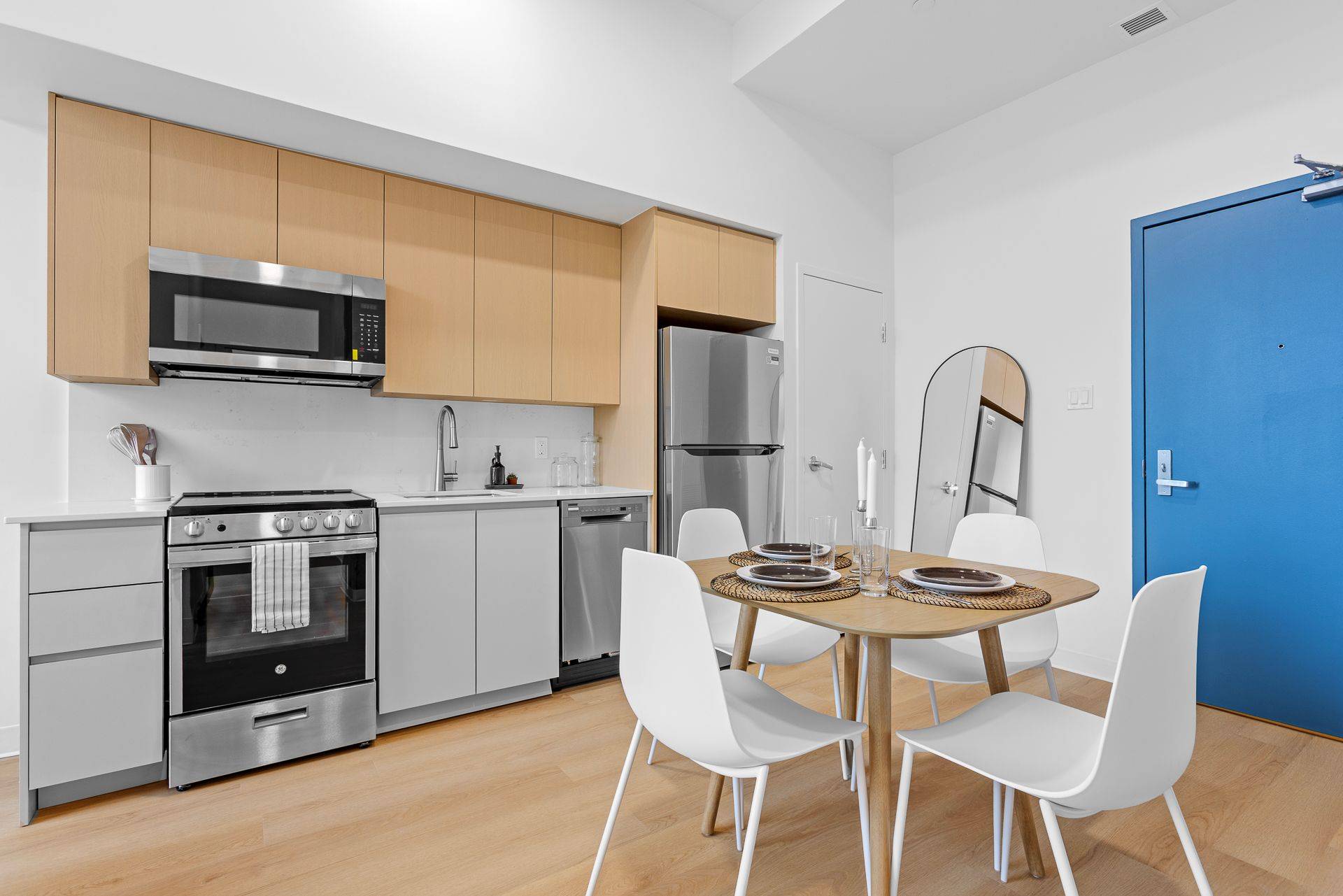 101 Champagne AVE S, Dows Lake - Civic Hospital And Area, ON K1S 4P3