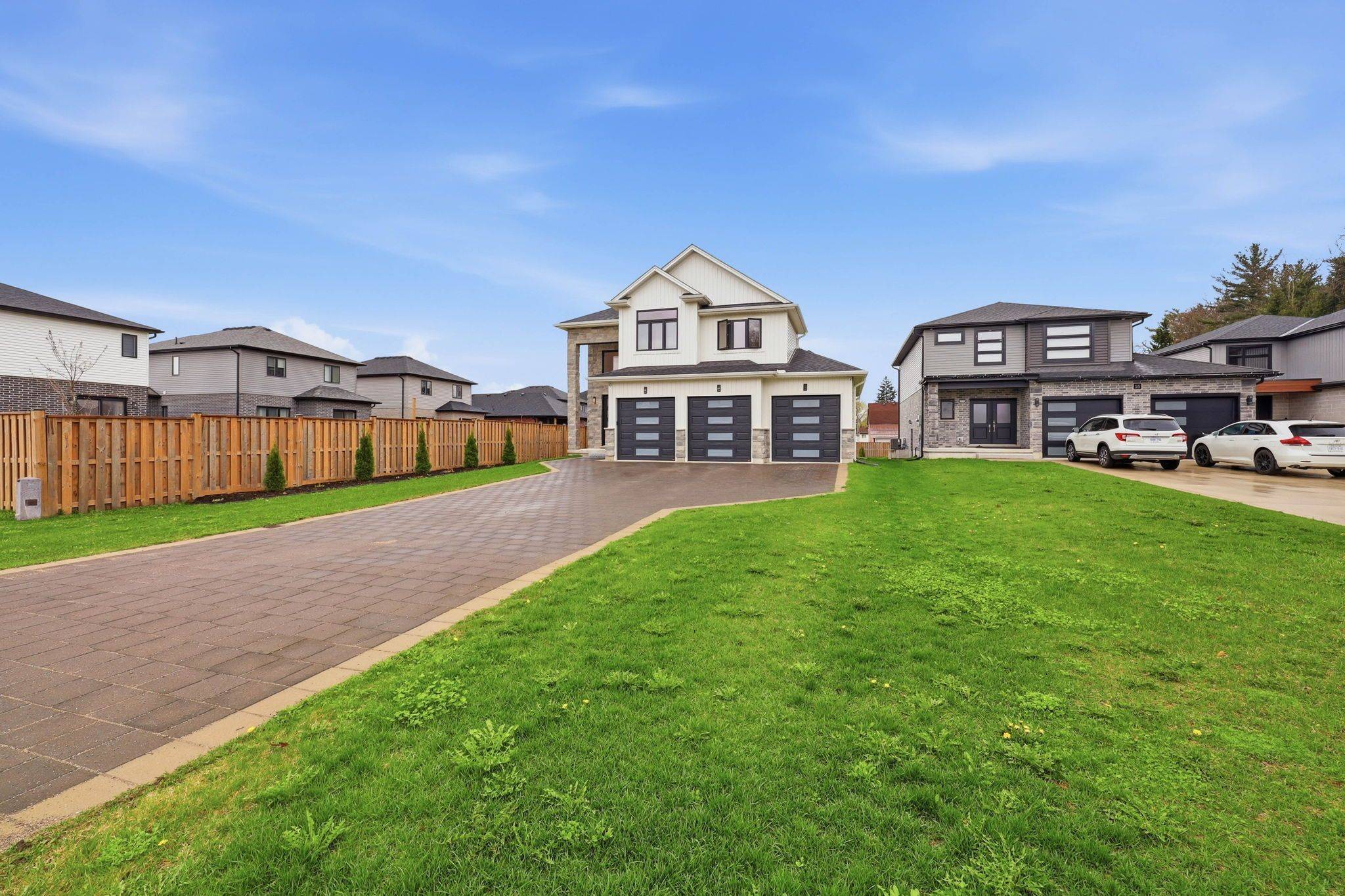 53 McNeil ST, Strathroy-caradoc, ON N0L 1W0