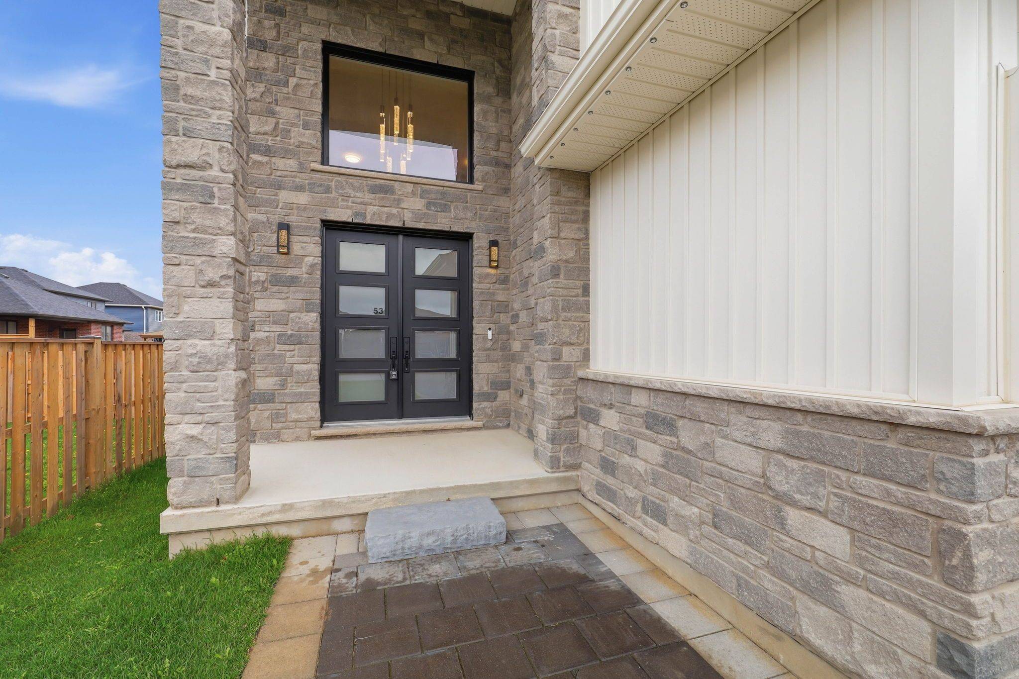 53 McNeil ST, Strathroy-caradoc, ON N0L 1W0