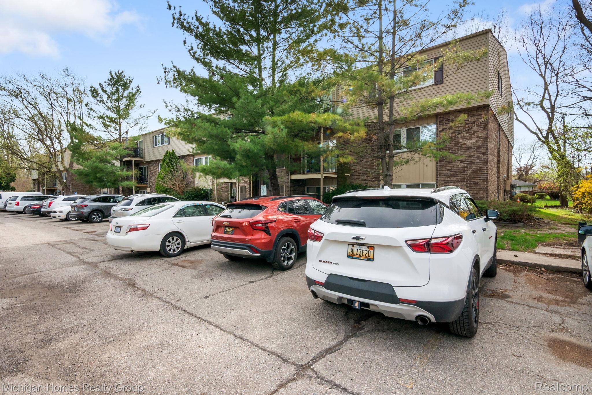 38271 Fairway CT, Clinton Charter Township, MI 48038