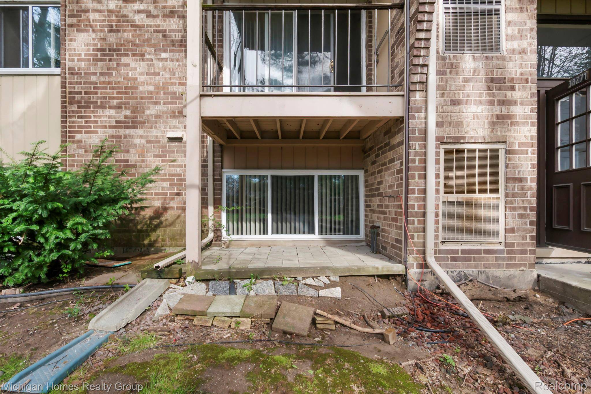 38271 Fairway CT, Clinton Charter Township, MI 48038