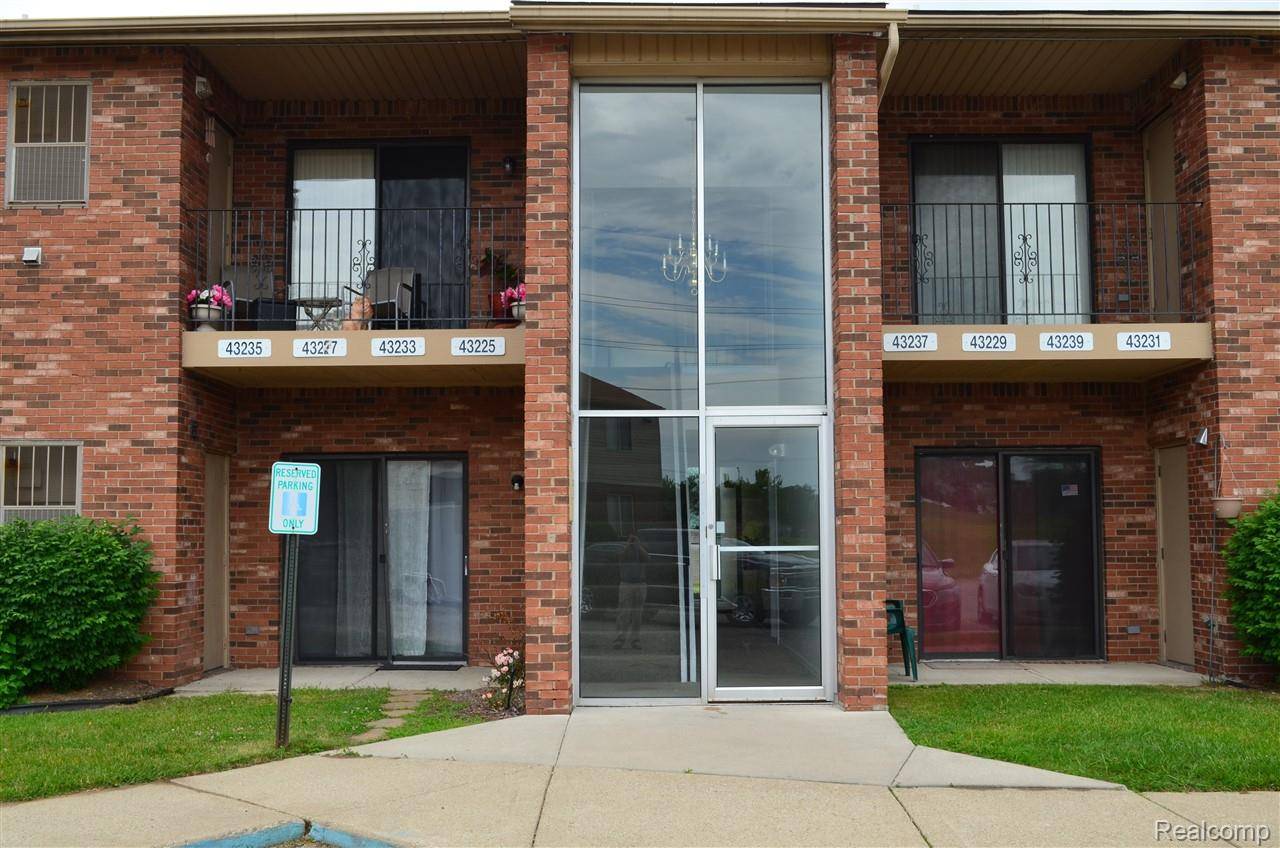 43237 CAPE DR, Sterling Heights, MI 48313