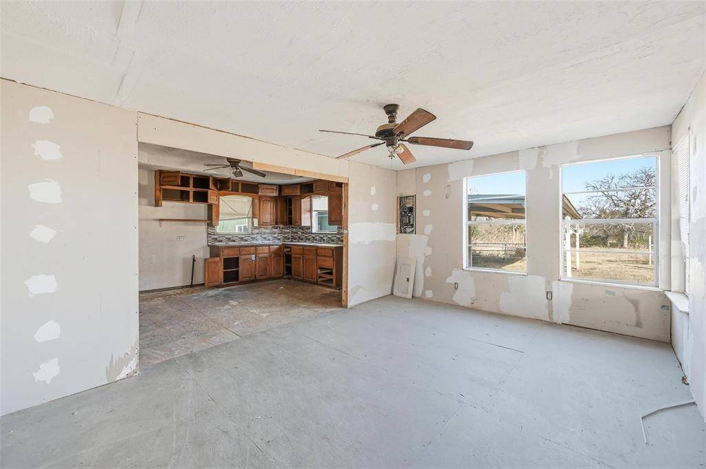 604 S Spears Street, Alvarado, TX 76009
