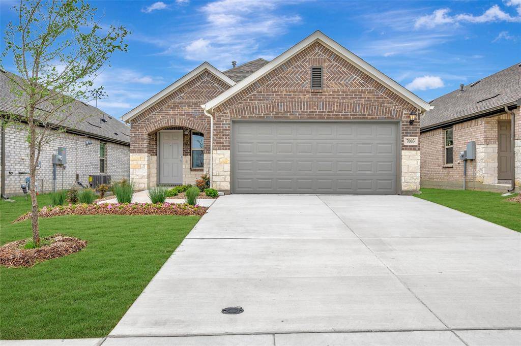 7003 Butterfield Drive, Sanger, TX 76266