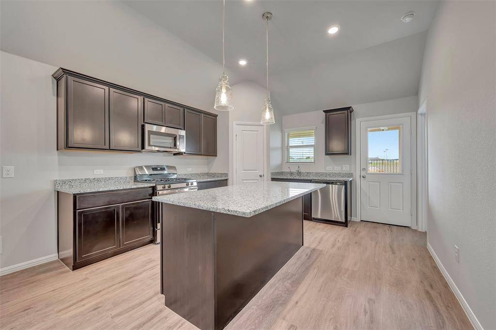 7003 Butterfield Drive, Sanger, TX 76266