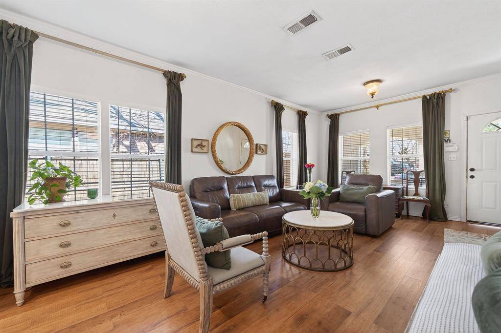 607 Bethpage Avenue, Dallas, TX 75217