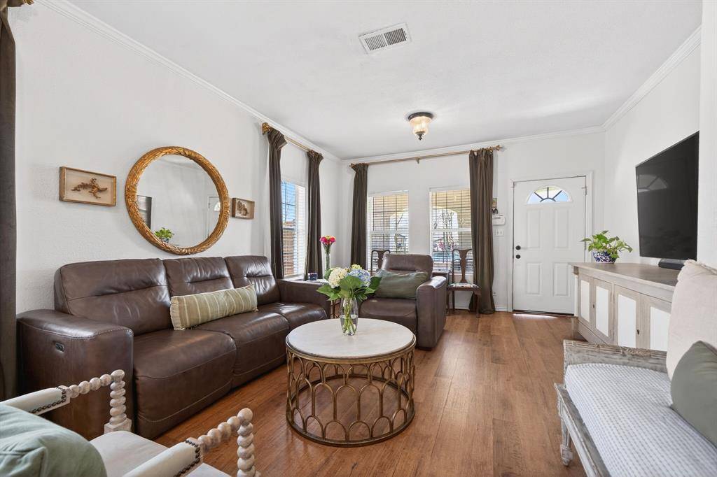 607 Bethpage Avenue, Dallas, TX 75217