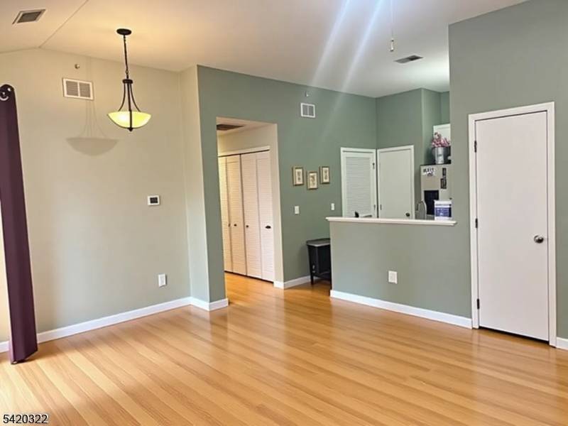 692 Honeybrook Cir #692, Lopatcong Twp., NJ 08886