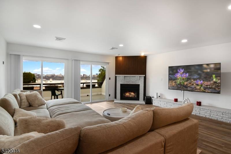 300 Gorge Rd #36, Cliffside Park Boro, NJ 07010