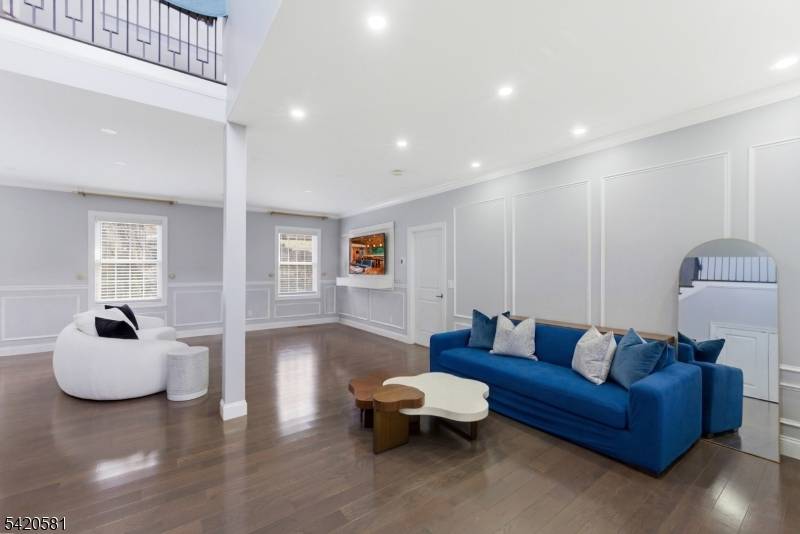 10 Hillside Ave, North Caldwell Boro, NJ 07006