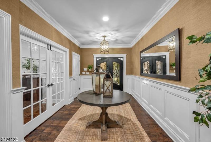 36 Clearwater Dr, Hohokus Boro, NJ 07423