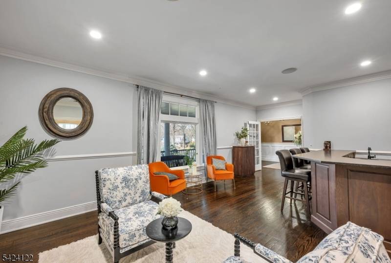 36 Clearwater Dr, Hohokus Boro, NJ 07423