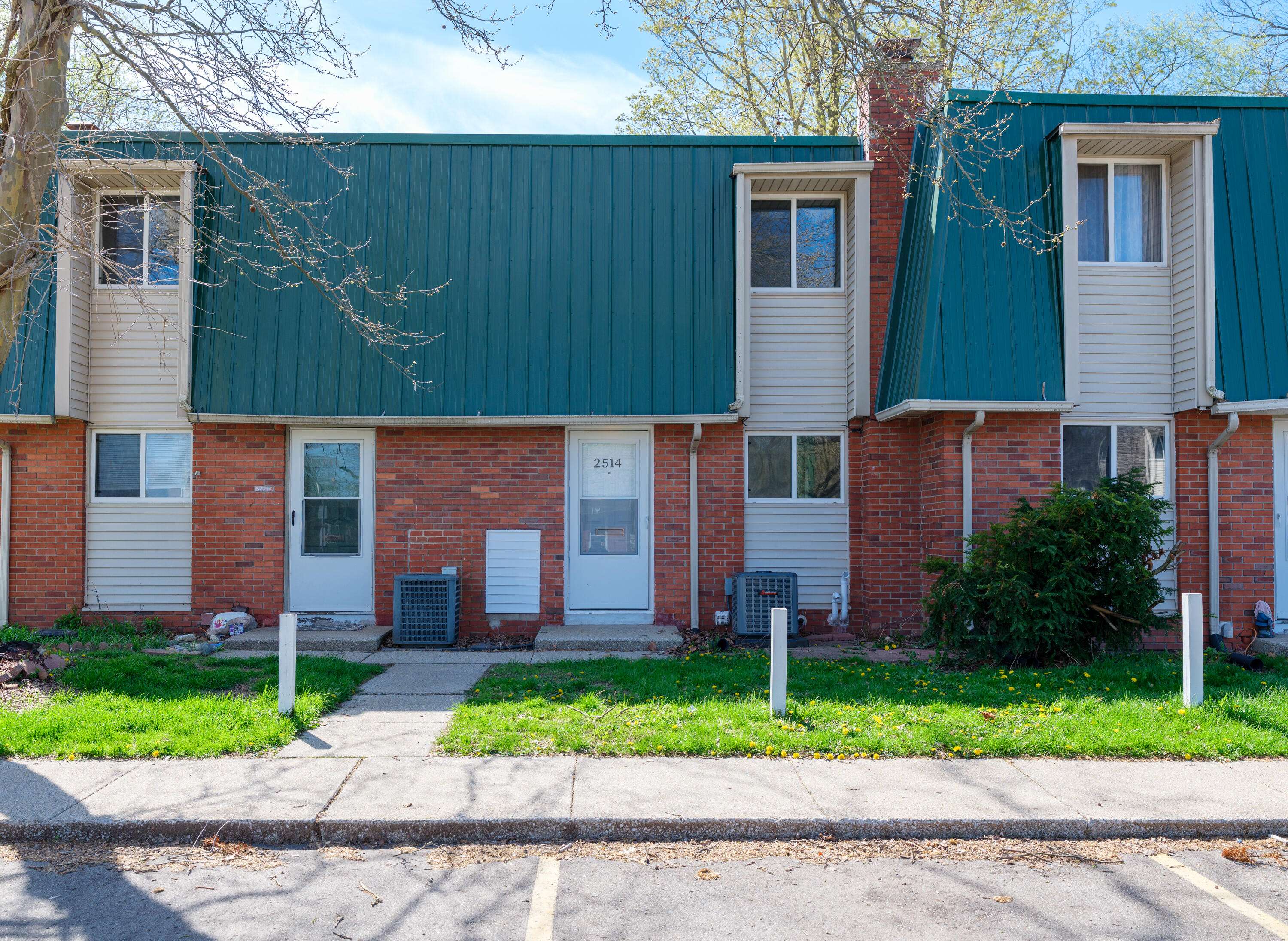 2514 Townhouse LN, Kalamazoo City, MI 49001