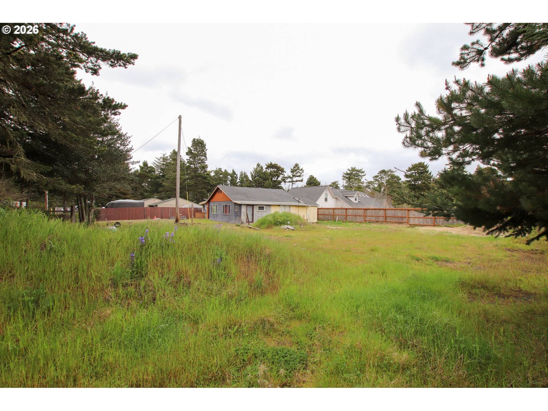 1120 RHODODENDRON DR, Florence, OR 97439
