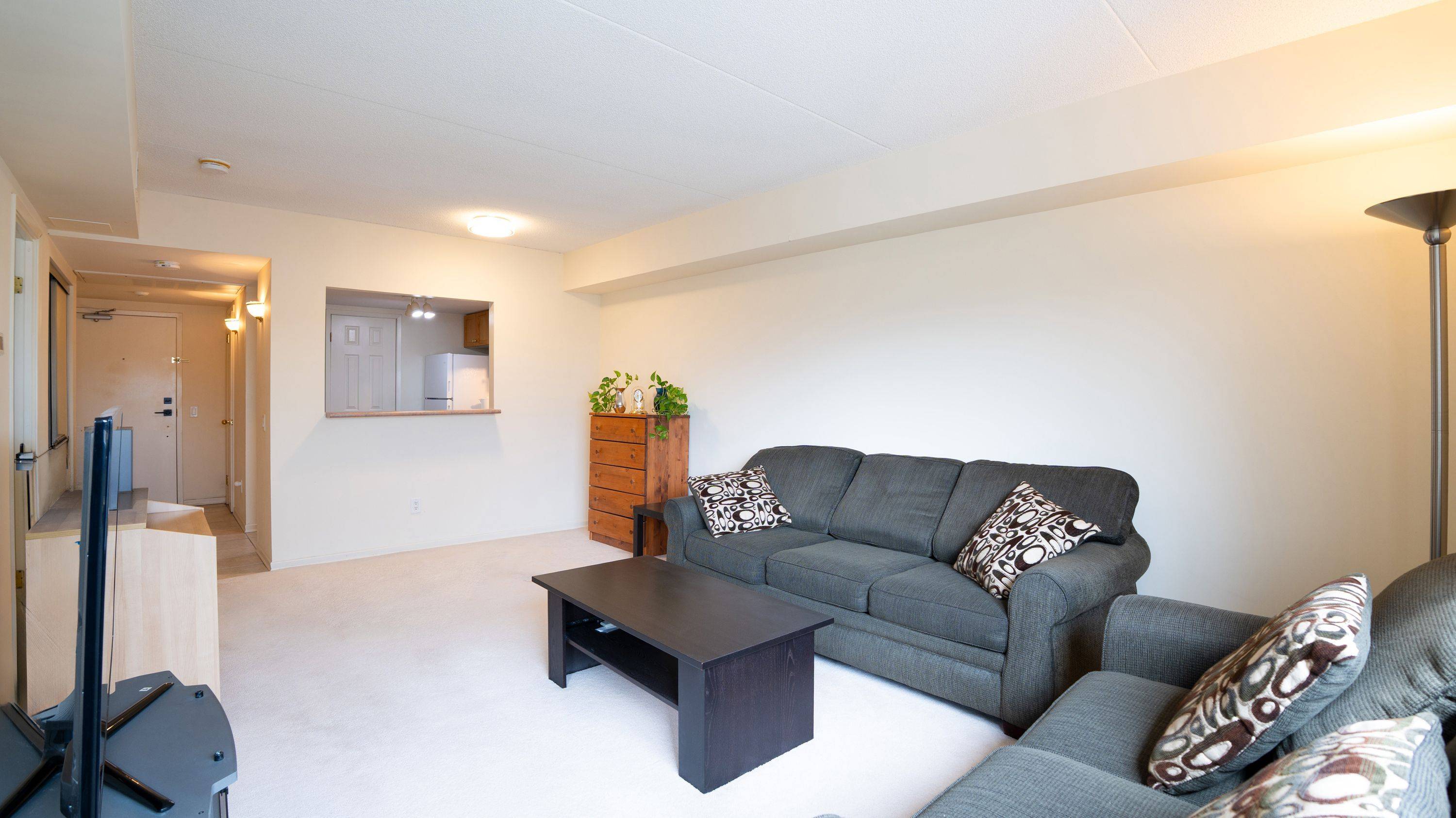 160 Wellington ST E #411, Aurora, ON L4G 1J3