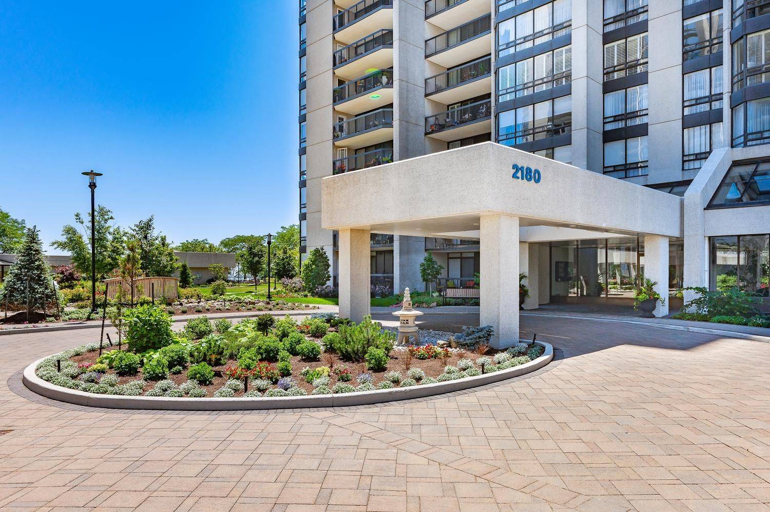 2180 Marine DR #205, Oakville, ON L6L 5V2