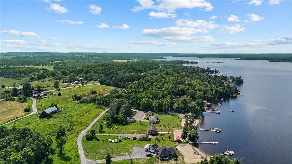 9 Skebo LN, Horton, ON K7V 3Z8