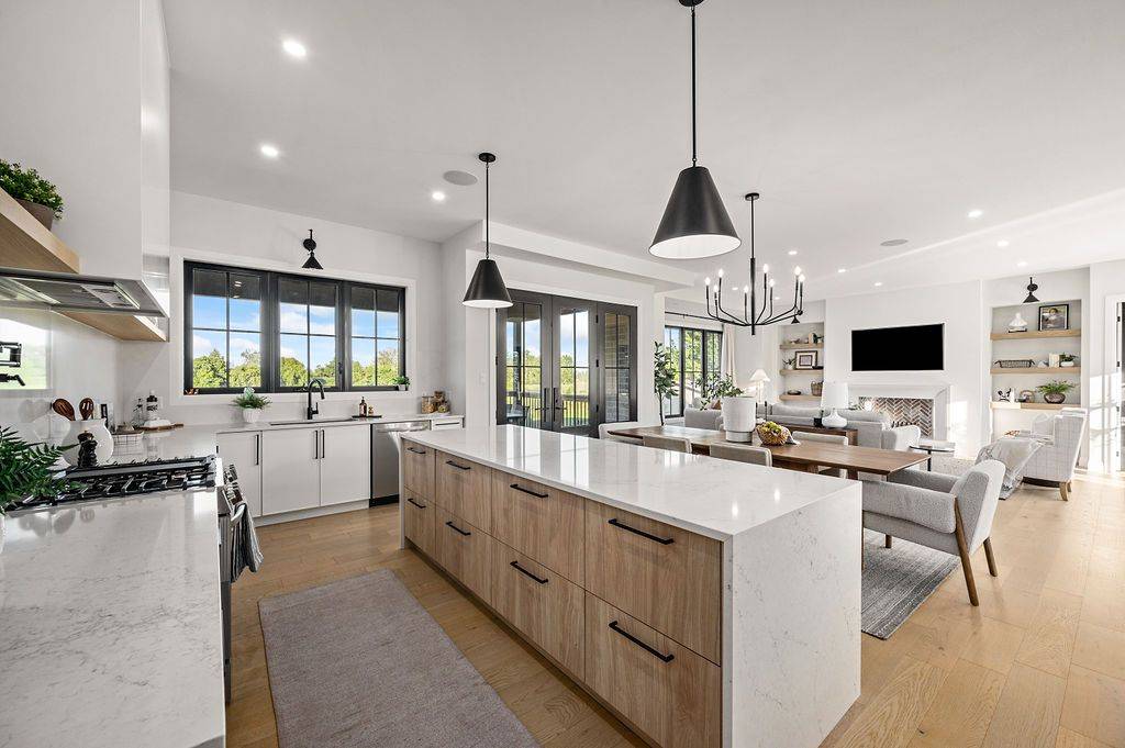 9861 Glendon DR #202, Middlesex Centre, ON N0L 1R0