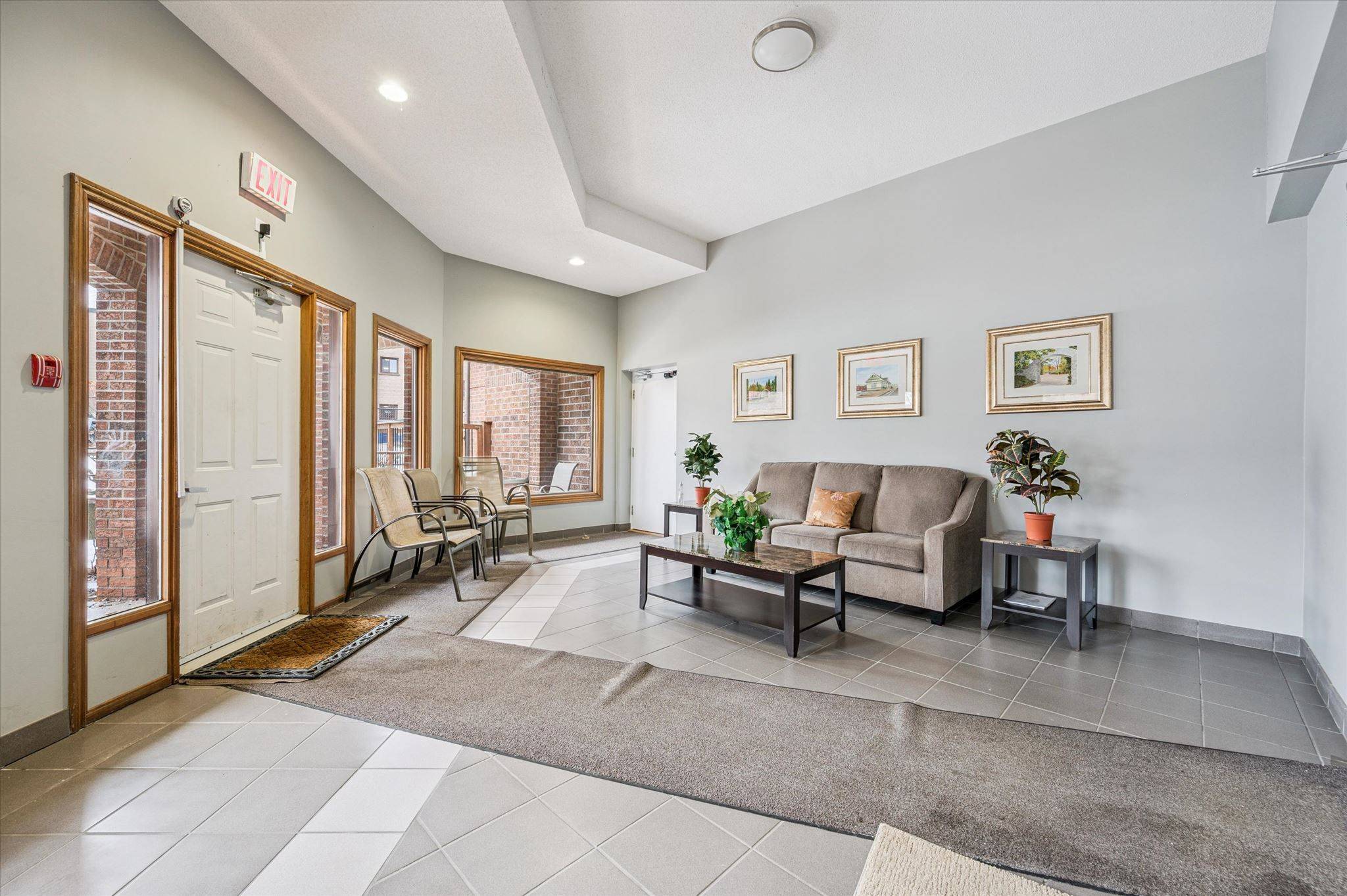 4 Albert ST #206, Cambridge, ON N1R 3M4