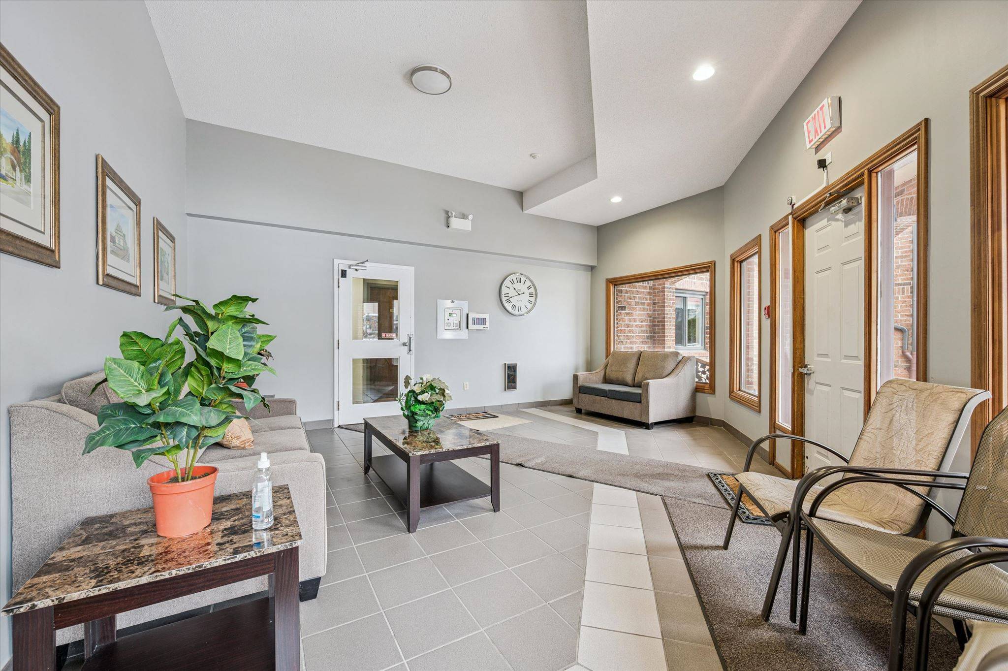 4 Albert ST #206, Cambridge, ON N1R 3M4