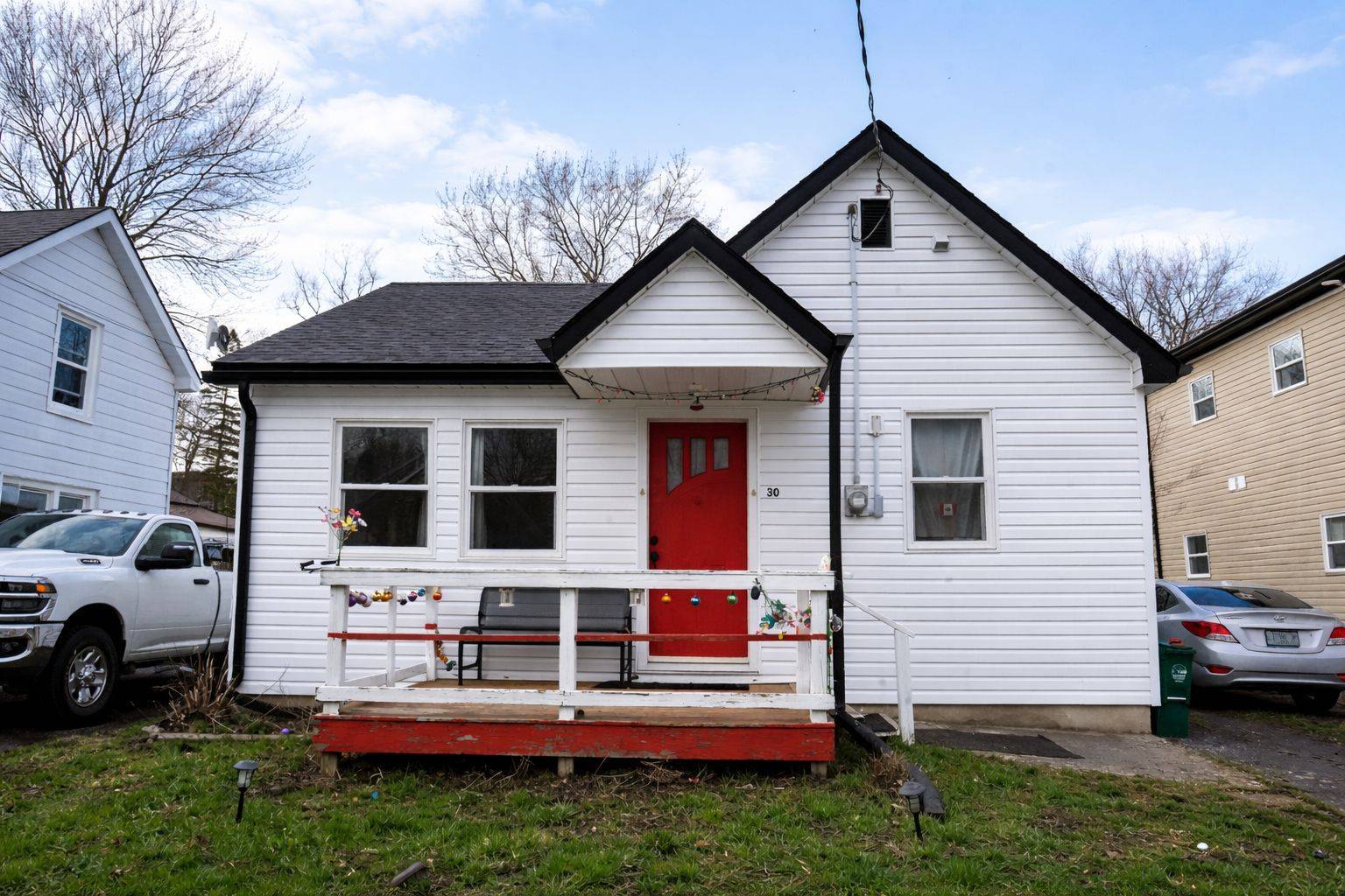 30 Strachan ST, Belleville, ON K8P 1W8