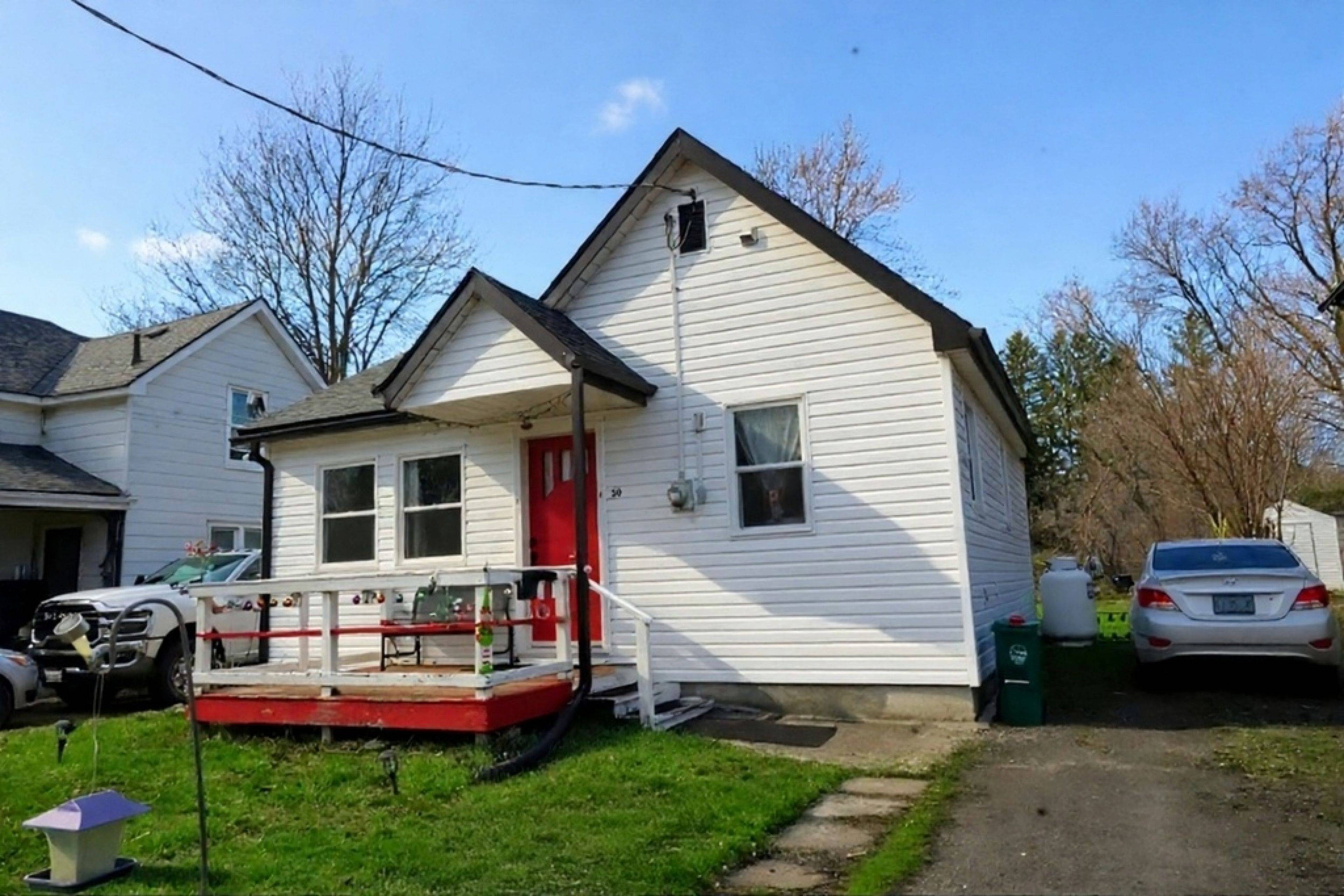 30 Strachan ST, Belleville, ON K8P 1W8