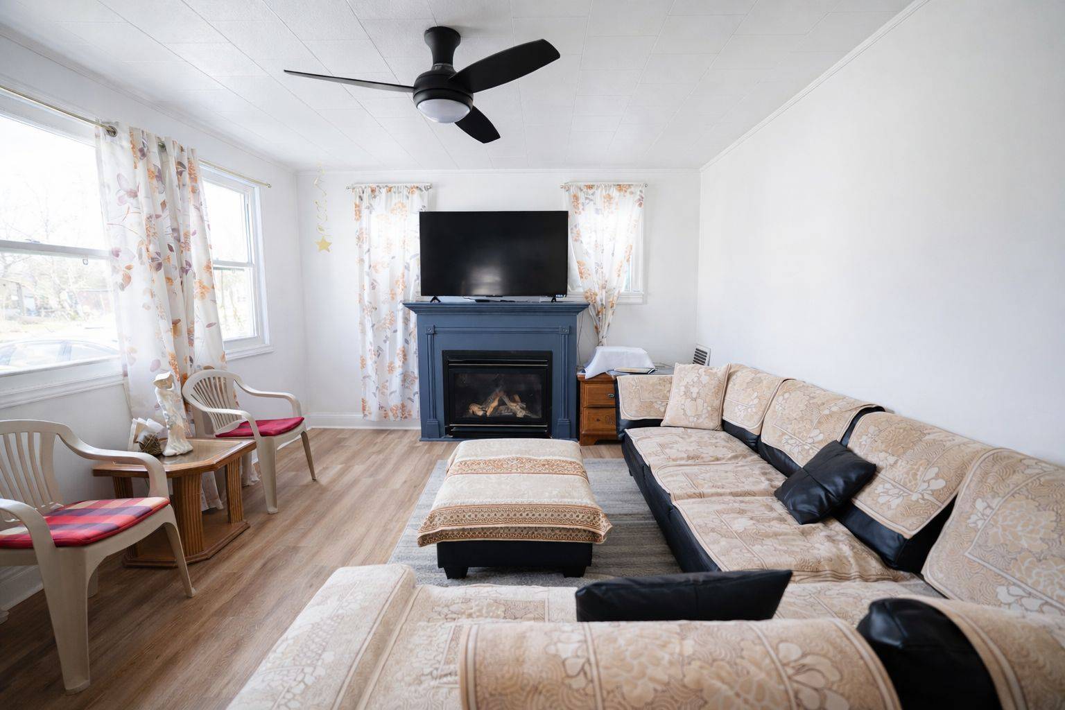 30 Strachan ST, Belleville, ON K8P 1W8