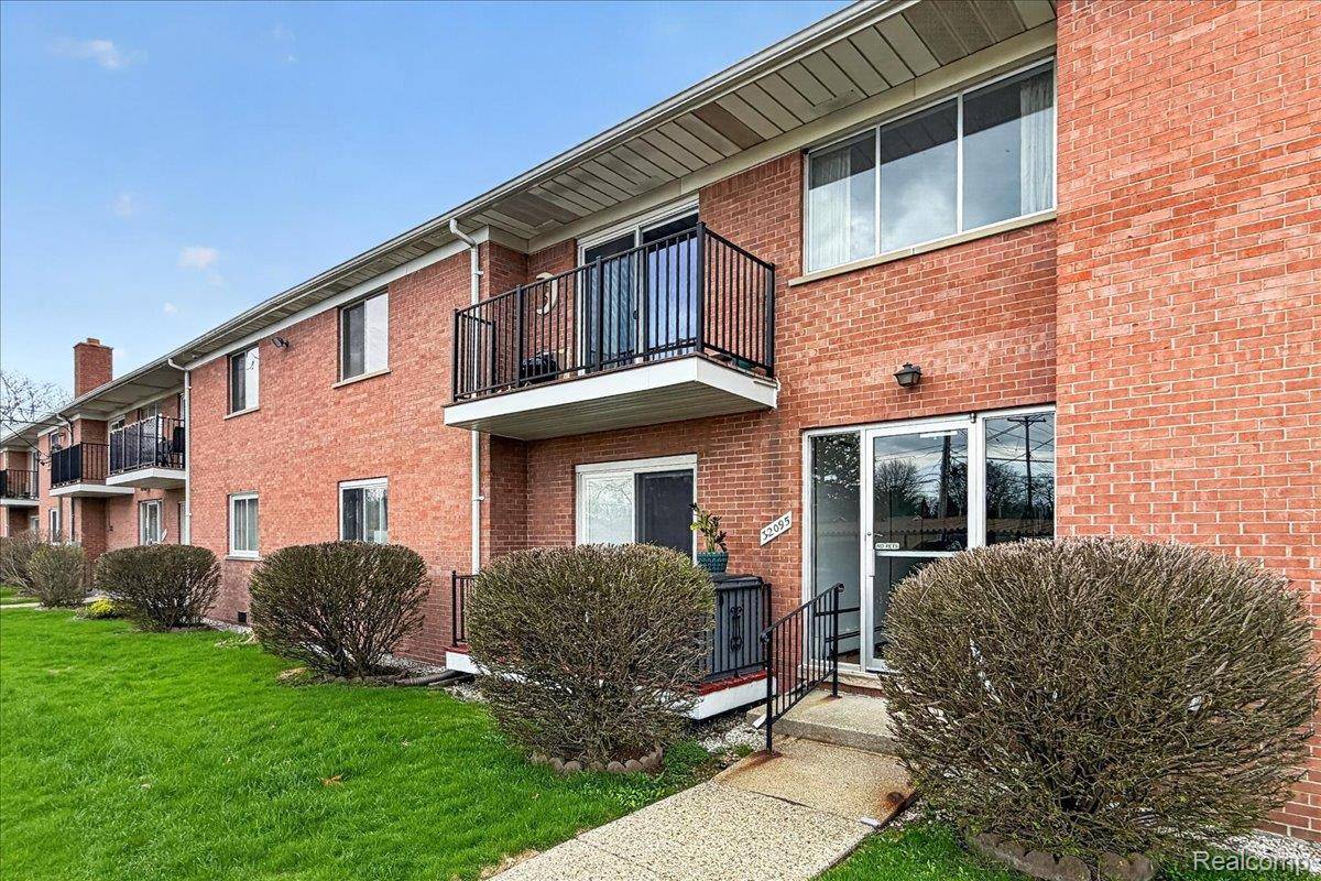 32095 Beaconsfield ST #29, Roseville, MI 48066