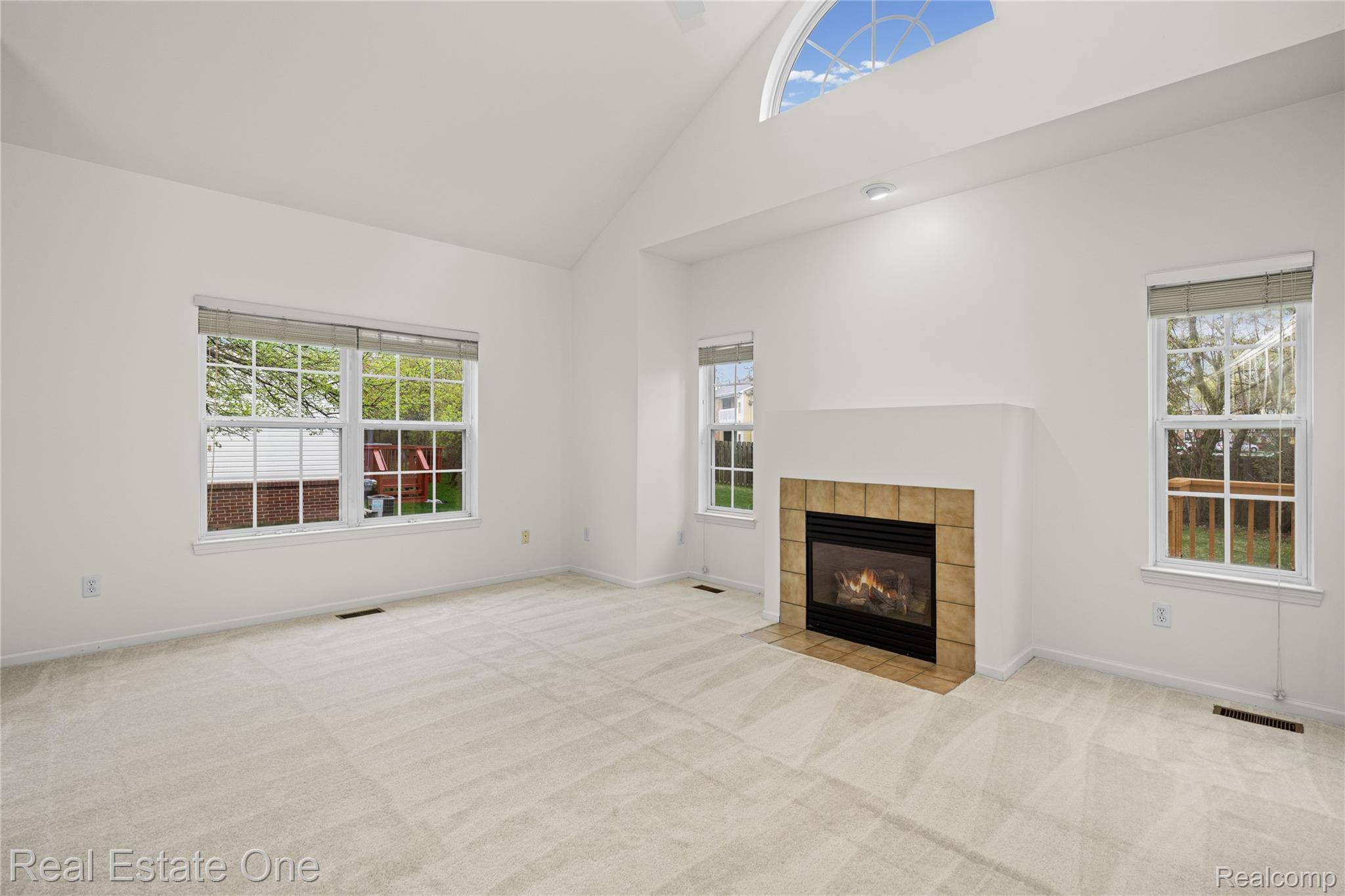 38182 Saratoga Circle CIR, Farmington Hills, MI 48331