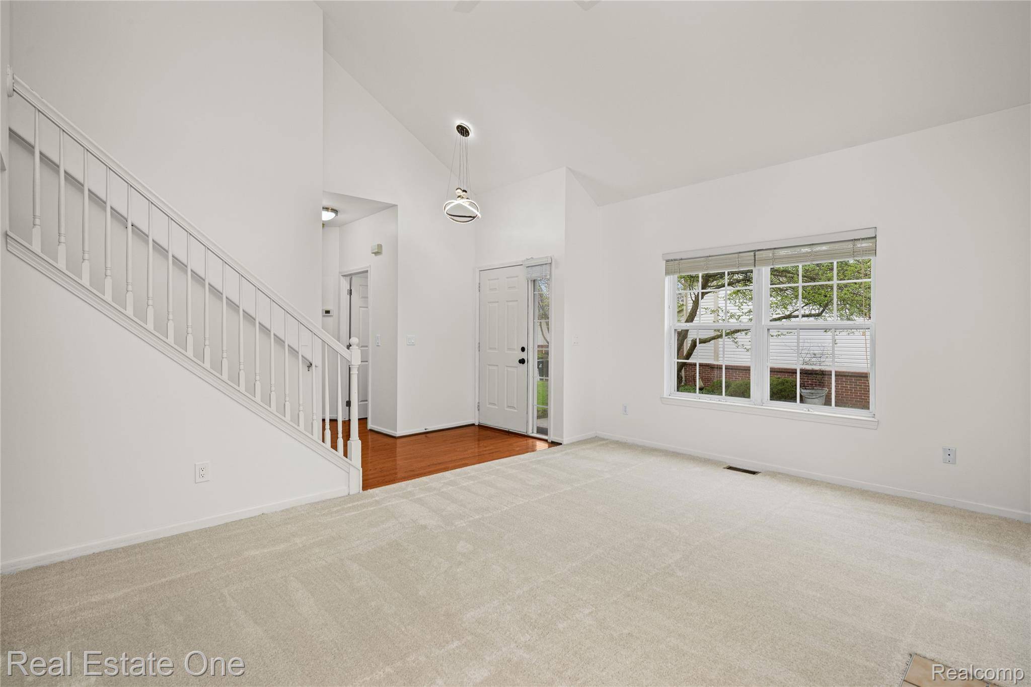 38182 Saratoga Circle CIR, Farmington Hills, MI 48331