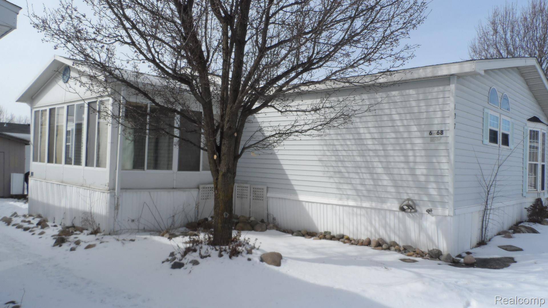 137 Scarlet Oak Lane, Oakland Charter Township, MI 48371
