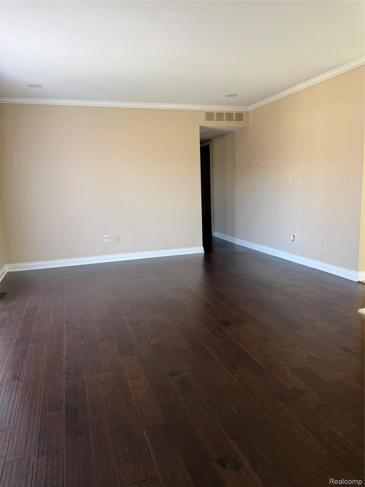 15792 CAMBRIDGE DR, Clinton Charter Township, MI 48038