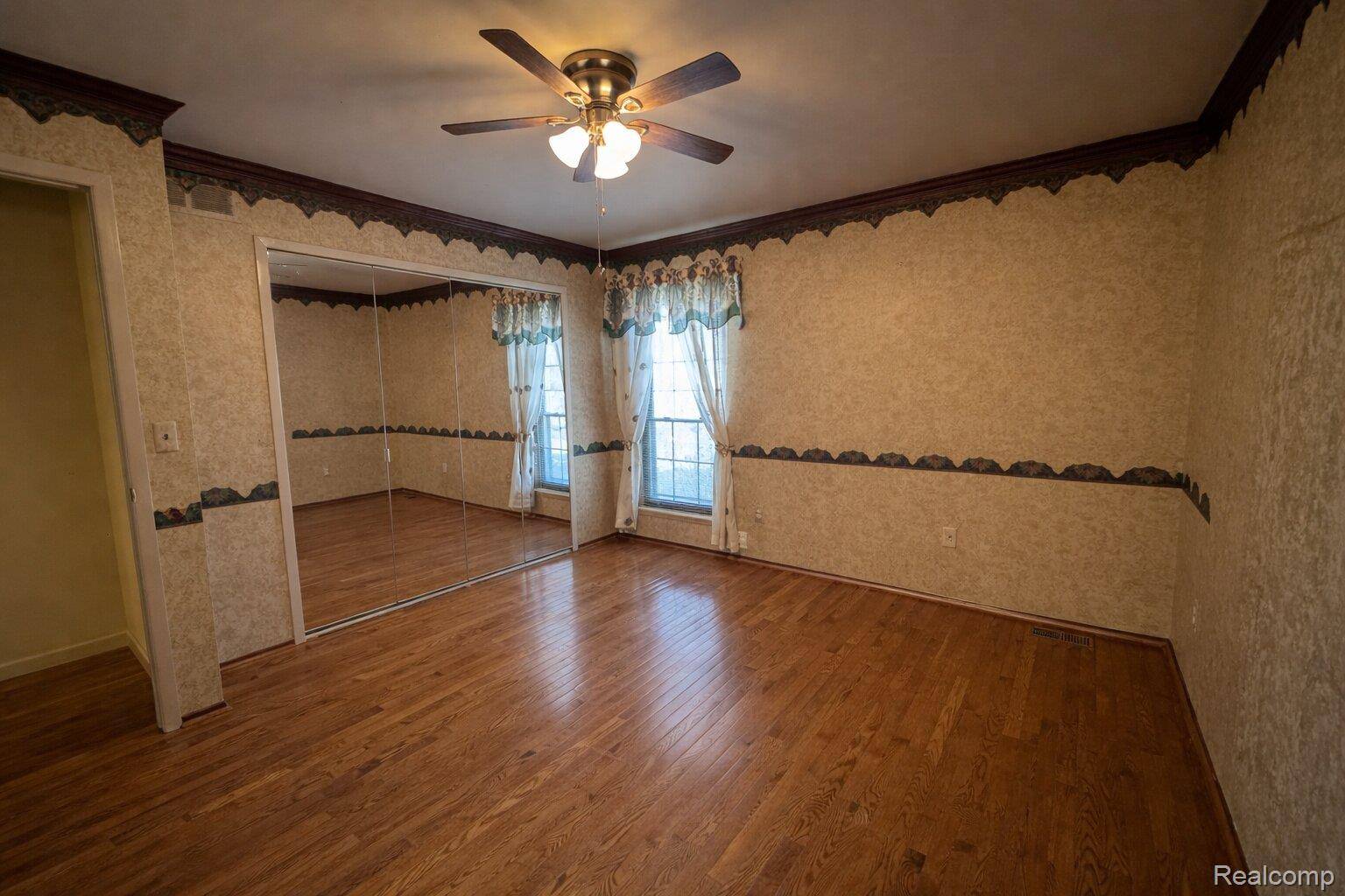 38984 Golfview DR W, Clinton Charter Township, MI 48038