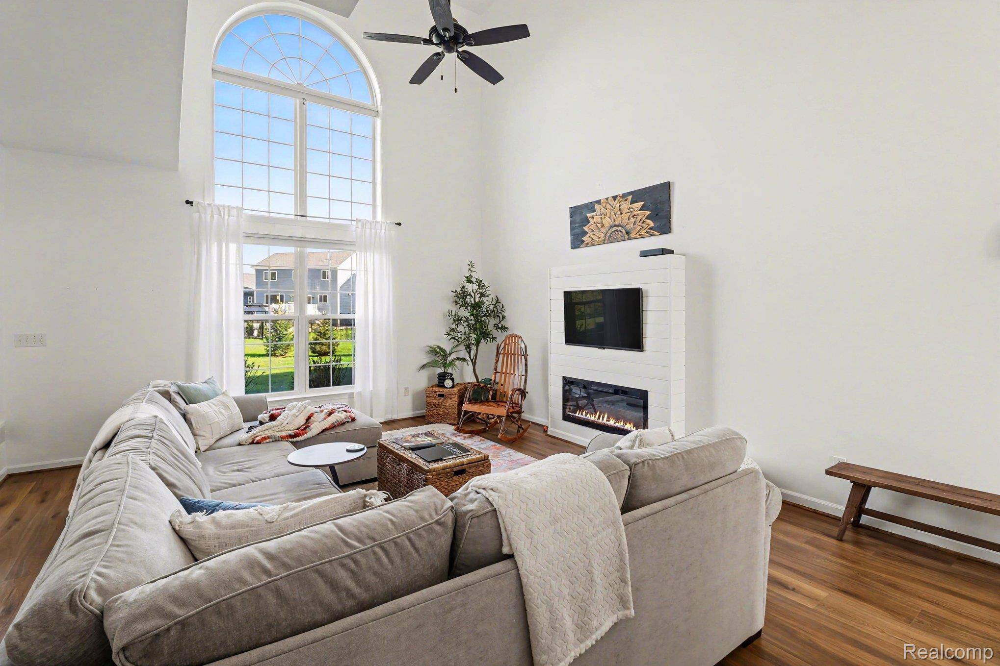 534 Dockside CIR, Holly Township, MI 48442