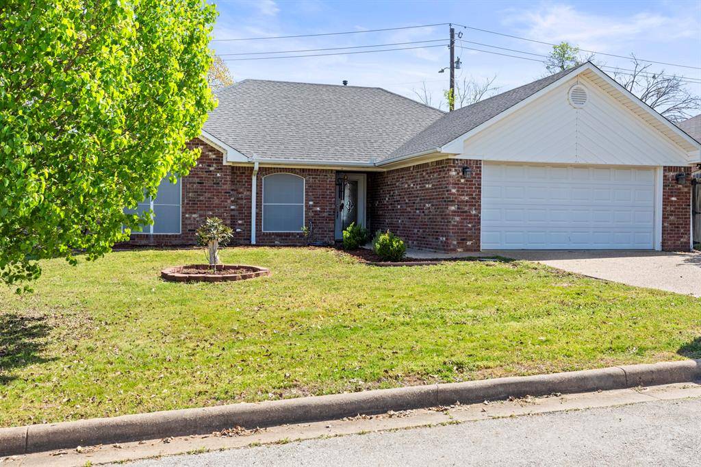 1400 Lakeside Court, Lindale, TX 75771