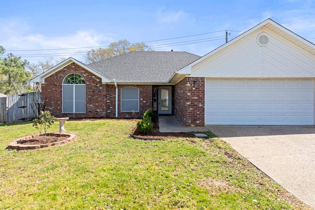 1400 Lakeside Court, Lindale, TX 75771