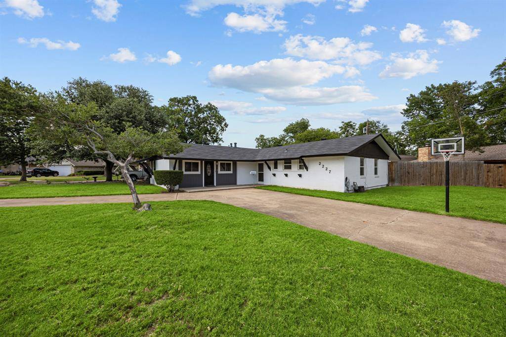 2227 Greenbrier Drive, Irving, TX 75060
