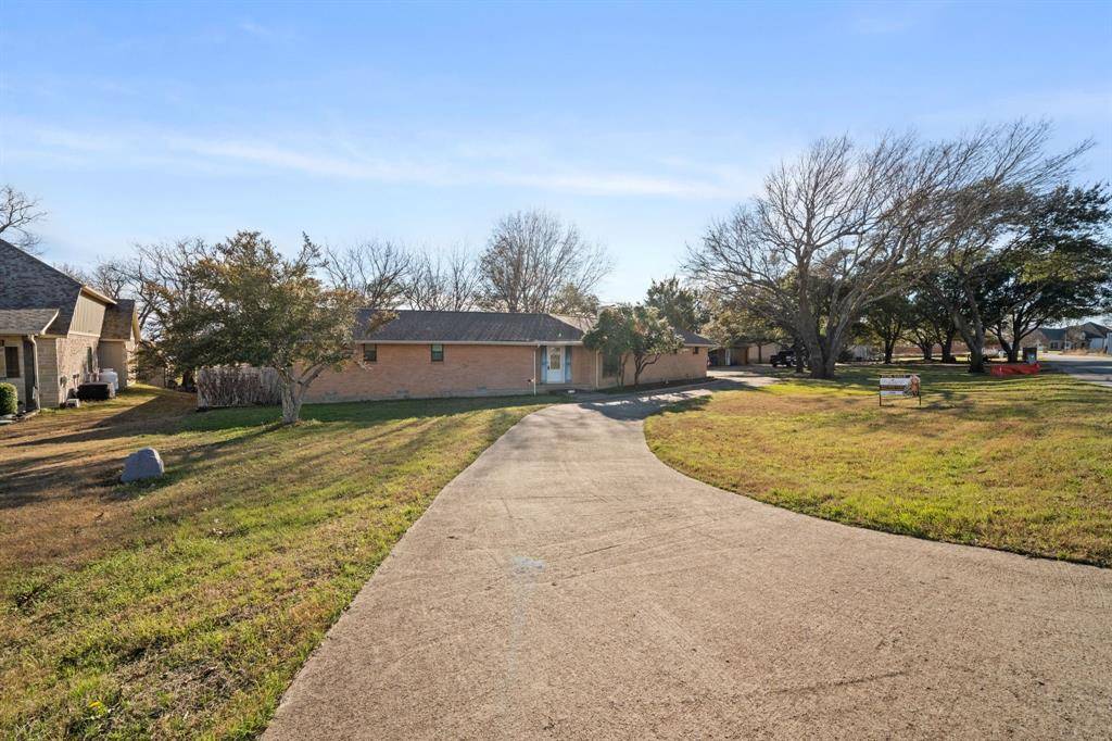 139 Lakeshore Drive, Waxahachie, TX 75165