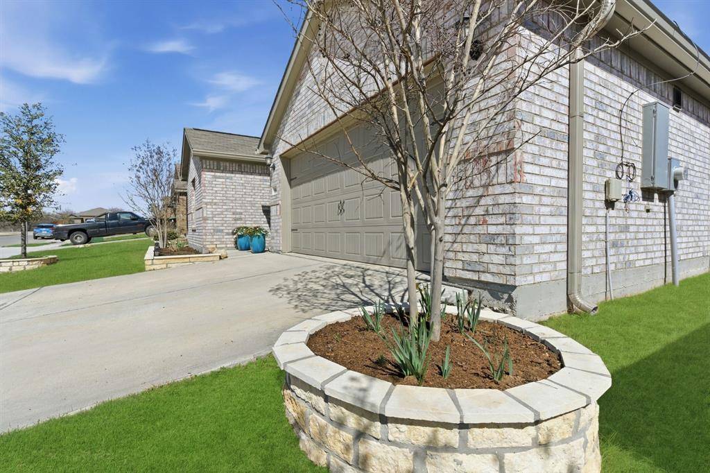 168 Bovine Drive, Newark, TX 76071