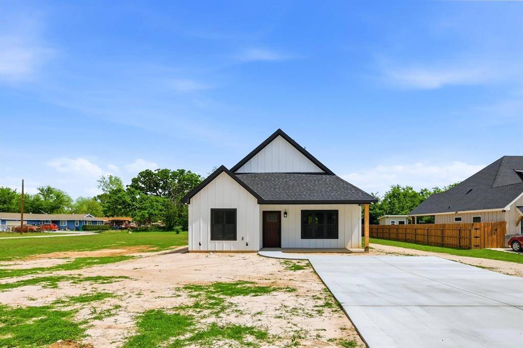 908 Crittendon Street, Bridgeport, TX 76426