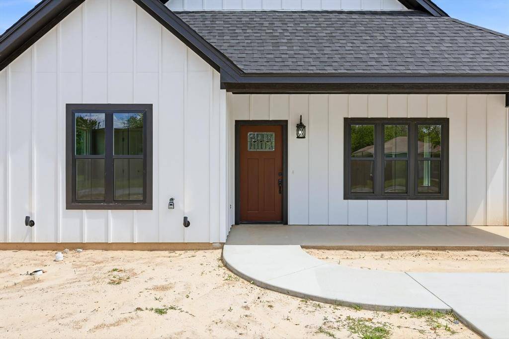 908 Crittendon Street, Bridgeport, TX 76426