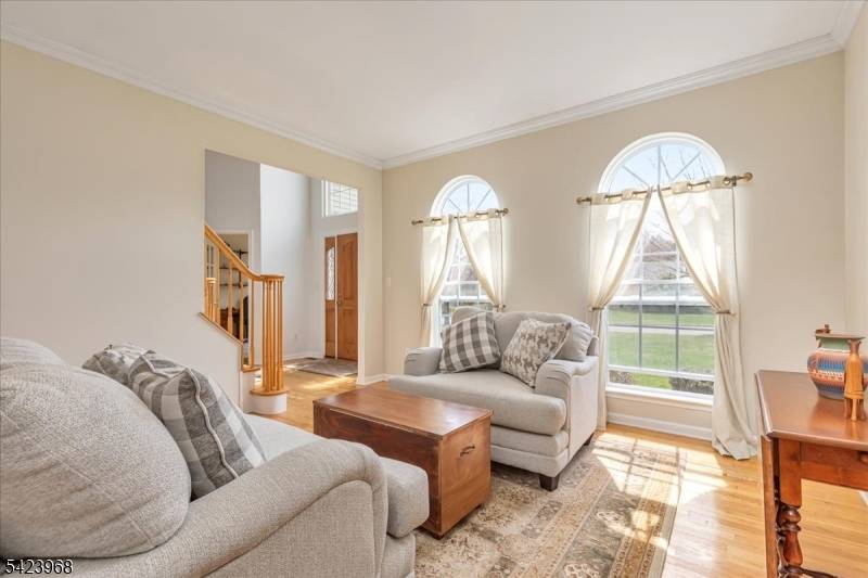 2 Nicole Dr, Franklin Twp., NJ 08873