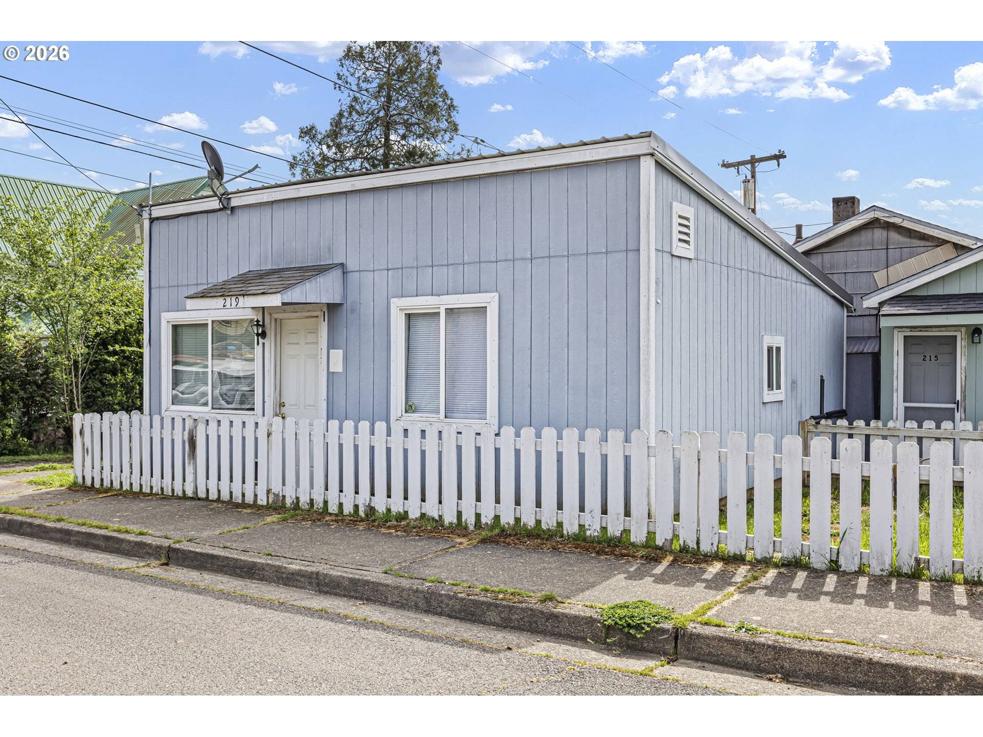 215 E 2ND AVE, Riddle, OR 97469